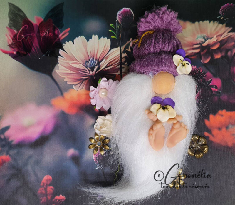 Gnome Fleurs Violet Printemps Gnomélia v2 Raphaël