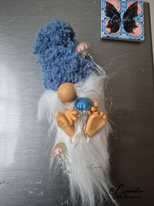 Méduso, gnome aquatique de Gnomélia sur le frigo