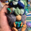 Mister Soupiot Gnome Grenouilles 4 Gnomélia v2 Mister Soupiot Gnome au bonnet décoiffant et accompagné de ses grenouilles