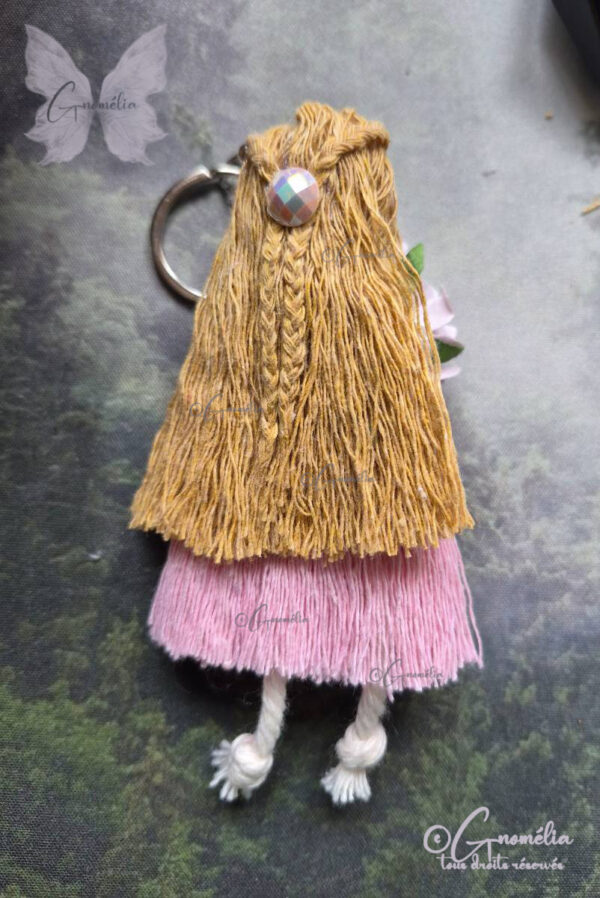 Rosie Petite fille féérique porte clé qui accompagne les fées de Gnomélia
